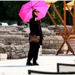 'Touristin  mit pinkem Schirm / Zadar'